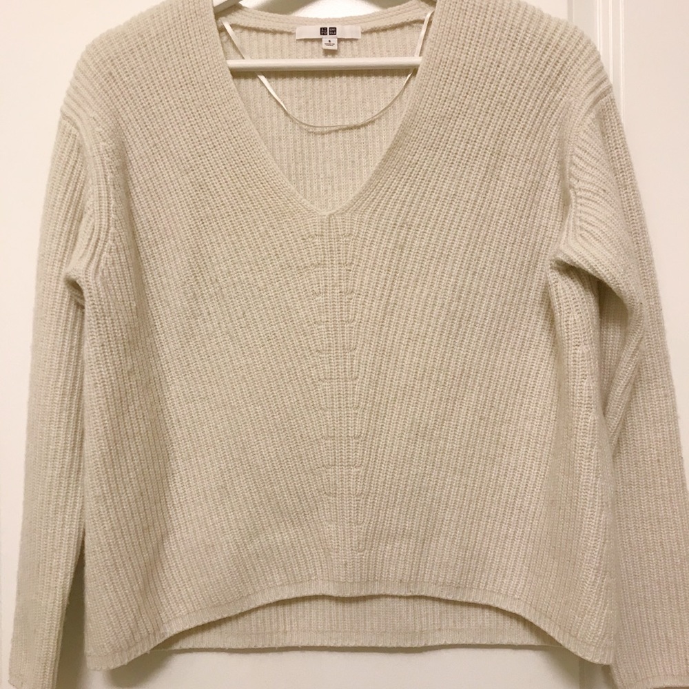 Uniqlo V neck sweater